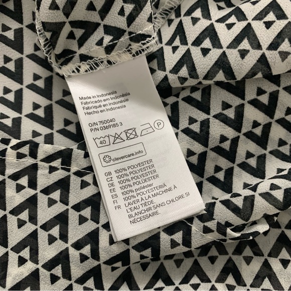 H&M Black & White geometric print hi-low sheer sleeveless button-down. Size 2 - Picture 10 of 15